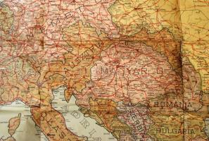 1915 Az európai háború kézi térképe, 1:8500000, Bp., Rózsavölgyi és társa, a hajtások mentén ragaszt...