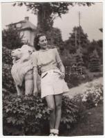 cca 1940 Lukács Margit (1914-2002) színésznő - később a Nemzet Színésze - házának kertjében, 5 db fo...