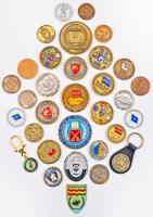 32db-os külföldi modern militária tétel jobb darabokkal, közte amerikai, szlovák, román, olasz kiadások, közte DN "Szövetséges Erők Európai Főparancsnoksága" 2xklf fém emlékérem (41mm,50mm), "Egyesült Államok Hadserege - Európa - Közös Vállalkozás" Br emlékérem (50mm), "Air University / Air Corps Tactical School" Br emlékérem (38mm) T:vegyes 32pcs of mixed modern military medals with better pcs, with American, Slovakian, Romania, Italian pcs, with ND "Supreme Headquarters Allied Powers Europe" 2xdiff metal medal (41mm, 50mm), "United States Army Europe - Joint Endeavor" Br medal (50mm), "Air University / Air Corps Tactical School" Br medal (38mm) C:mixed