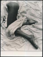 cca 1985 Jung Zseni: Tanulmány II., feliratozott vintage fotóművészeti alkotás, 24x18 cm