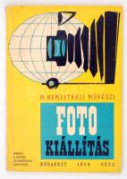 1959 III. Nemzetközi Művészi Fotó Kiállítás. Bp. - Pécs, 1959, Magyar Fotóművészek Szövetsége. Papírkötésben, a kiállítás fotóival (337 db) illusztrált kiadvány.
