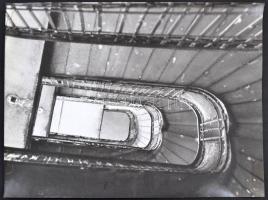 cca 1970 Budapesti lépcsőházak I-II., 2 db fotó, hátoldalon feliratozva, 37x29 cm