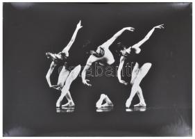 cca 1980 Turanitz Gergelyné: Etüd, feliratozott balett fotó, 30x40 cm