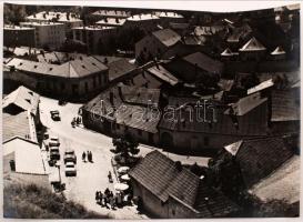 cca 1960 Eger, városkép a várkapuhoz vezető út irányából, Péter Tamás felvétele, 30x40 cm