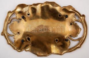 Szecessziós, levél alakú réztál, jelzés nélkül, apró kopásnyomokkal, az egyik lábán kis hiánnyal, 24...