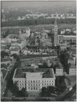 Légifelvétel Szegedről, jelzetlen fotó, utólagos nagyítás, felületén törésnyommal, 18x24 cm
