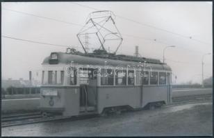 cca 1950 Linzbauer Tamás: 33-as villamos fotó, jelzett, 9x14cm