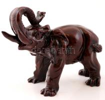 Elefánt, festett műgyanta?, jó állapotban, m:12 cm, h:14 cm