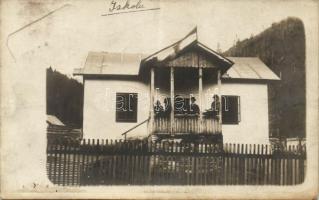 Hágótőalja, iskola / school, photo