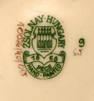 Zsolnay virág mintás váza, kézzel festett, jelzett, hibátlan, m:14 cm