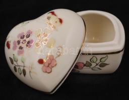 Zsolnay pillangó mintás ékszeres dobozka, kézzel festett, jelzett, hibátlan, kopott, 6×6 cm