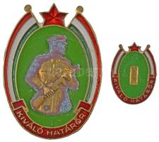 ~1970. "Kiváló Határőr" zománcozott jelvény sérül tokban miniatűrrel T:2- korróziónyom