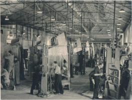 Repülőgép gyár, korabeli fotó, 18x23cm/Aircraft factory, photo, 18x23cm