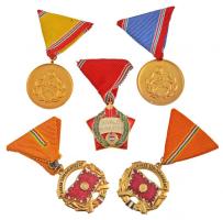 ~1960-1970. "Honvédelmi Érdemérem" fém kitüntetés mellszalagon 10 és 20 év után + "A Haza Szolgálatáért" arany fokozata, aranyozott zománcozott fém kitüntetés mellszalagon (2x) + "Kiváló Munkáért" zománcozott fém jelvény (kis zománchiba) T:2,2-