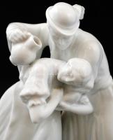 Herendi locsolkodó pár, fehér mázas, jelzett (mélynyomás), alján lepattanással, m:25 cm