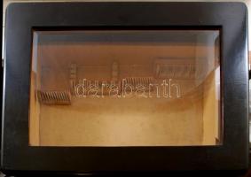 cca 1900 Századfordulós dekoratív ezüst evőeszköz készlet tartó szekrényke. Két fiókkal, metszett üv...