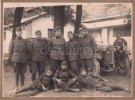 cca 1940 Gépkocsizó katonák. Nagyméretű fotó 24x19 cm