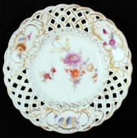 Virágmintás porcelán kistányér, jelzett, repedt, lepattanásokkal, d: 12 cm