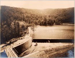 cca 1910 Erdély, Ferencfalva, Alsó völgyzárógát. Nagyméretű fotó kartonon. Képméret: 28x20 cm / Transylvania dam