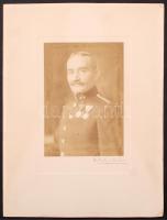 Székely Aladár (1870-1940): Ismeretlen katonatiszt portréja, kartonra kasírozott fotó, jelzett, fotó 17x12 cm, karton 31x24 cm