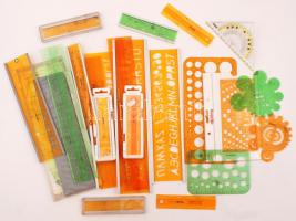 Rotring és más márkás vonalzók és sablonok gyűjteménye, összesen 28 db, mind különböző