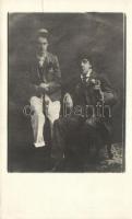 Alfred Bosie Douglas és Oscar Wilde, 1894. A Dunky fivérek kolozsvári fotó műterméből / pre-1945 photo of an older photograph (b)