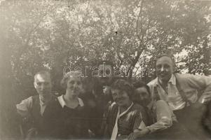 1934 Pécel, Családi csoportkép a vadászterületről, photo (non PC)