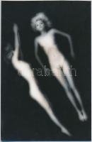 cca 1995 Harmos Csilla: Átutazók, feliratozott vintage fotóművészeti alkotás, 17x26 cm