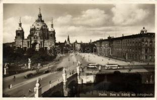 Berlin, Dom and castle, Castle bridge, automobiles, autobuses (EK)