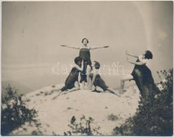 1926 Kata és a fókák, Angelo felvétele, Szentpál Olga mozgásművészeti iskolájának archívumából, az iskola által feliratozva, 7x9 cm