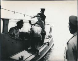 cca 1960 Budapest, Római-part, vízi rendőrök akcióznak, 3 db jelzetlen fénykép Kotnyek Antal (1921-1...