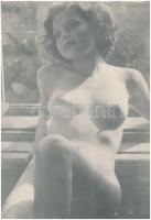 cca 1970 Finoman erotikus fényképek tétele, 4 db fotó, 28x20 cm és 19x14 cm közötti méretek / cca 1970 4 erotic photos, 19x14-28x20 cm