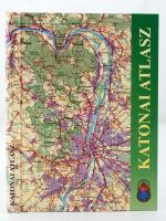 Katonai atlasz. Bp., Magyar Honvédség Térképész Szolgálata, 2005. Számos térképpel, pl. áthajtási térképvázlatok, csomóponti vázlatrajzok, stb., különböző léptékben. Kartonált papírkötésben, jó állapotban.