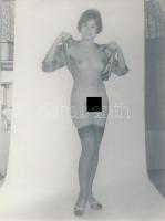 cca 1980 Titkos találkák, 3 db finoman erotikus fénykép, 24x18 cm /
cca 1980 3 erotic photos, 24x18...