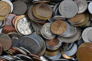 Vegyes magyar és külföldi fémpénz tétel 2Kg-os súlyban T:vegyes