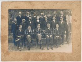 1930. október 12. A Weiss Manfréd csepeli csőgyárban dolgozókról készült, feliratozott csoportkép, 12x17 cm, karton 16x22 cm