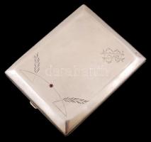 Ezüst (Ag.) cigarettatárca, jelzett, mesterjeggyel, apró horpadással, belül gravírozott felirattal, nettó:101 g, 7×5×9,5 cm
