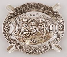 Gazdagon díszített, jelenetes ezüst (Ag.) hamutálka, jelzett, nettó 40 g, 8,5×7 cm