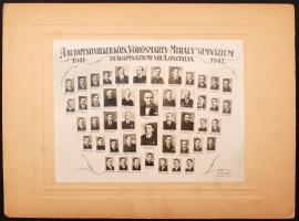 1942 A Budapesti VIII. ker. Közs. Vörösmarty-Mihály gimnázium reálgimnáziumi VIII. A osztályának tablóképe kartonra kasírozva, 16x21cm