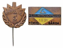 ~1960-1970. "Péti Nitrogénművek 1931 Törzsgárda" zománcozott fém jelvény + "Törzsgárda 5 év" fém kitűző T:2