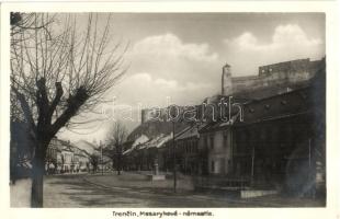 Trencsén, Masaryk tér, vár / square, castle