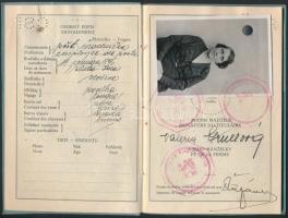 1932 A Csehszlovák Köztársaság által kiállított fényképes útlevél /
Czechoslovakian passport