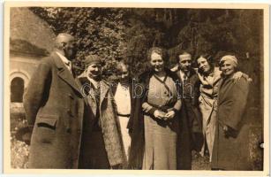 Veszprém, csoportkép, Glaser drogéria és fotó szaküzlet photo