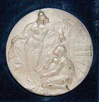 Kis K.u.K. gyűjtemény/ 5db katonai érdemkereszt + 1db plakett benne Ag többnyire eredeti dobozokban/...