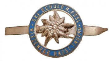 Ausztria ~1940-1950. Síiskola, Wiesenegg zománcozott fém jelvény hátoldalon gyártói jelzéssel T:2 Austria ~1940-1950. Ski School, Wiesenegg enamelled metal badge with makers mark on the back C:XF