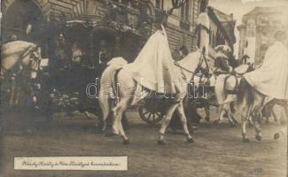 1916 Károly király és Zita királyné koronázása. A cs. és kir. Hadügyminisztérium felvétele, kiadja Brüder Kohn, Wien / the coronation of Charles IV of Hungary