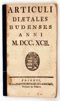 1792 Articuli diaetales Budenses anni MDCCXCII. Pozsony, Landerer. Tűzött papírkötésben, a szélén foltos, egyébként jó állapotban.