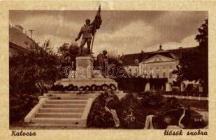 13 db RÉGI fekete-fehér magyar városképes lap, vegyes minőség / 13 old black and white Hungarian tow...