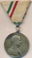 1939. "Magyar Bronz Vitézségi Érem" bronzolt hadifém kitüntetés nem saját mellszalaggal T:2- ph. forrasztásnyom Hungary 1939. "Bronze Medal for Bravery" bronzed zinc decoration with not its own ribbon C:VF edge error,solder mark NMK 439.