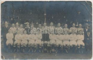 1911 Régi idők focija, futballcsapat, hátoldalon B.T.C. felirattal, fotólap, felületén törésnyomokkal, 9x14 cm